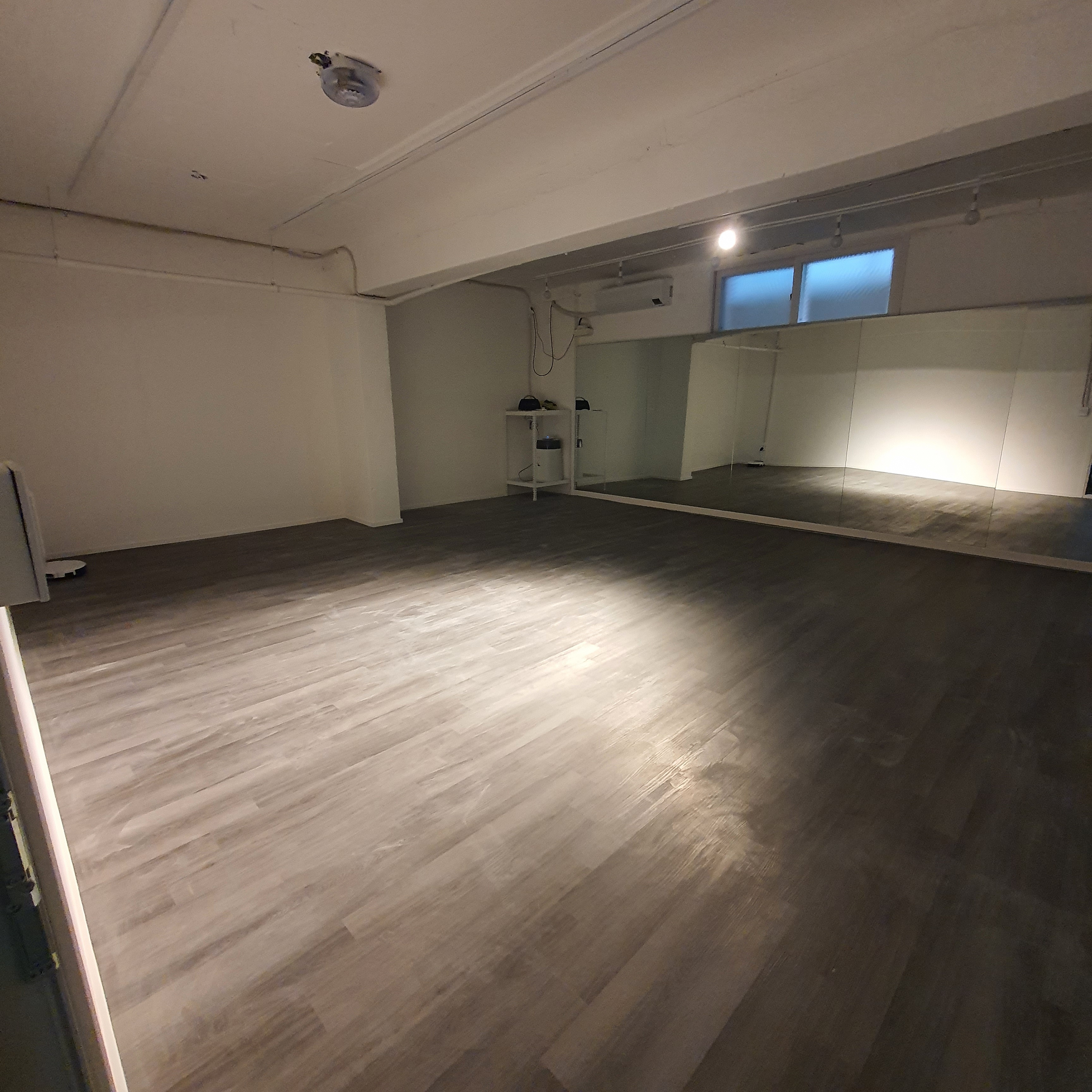 몸치댄스 연습실 사리역점