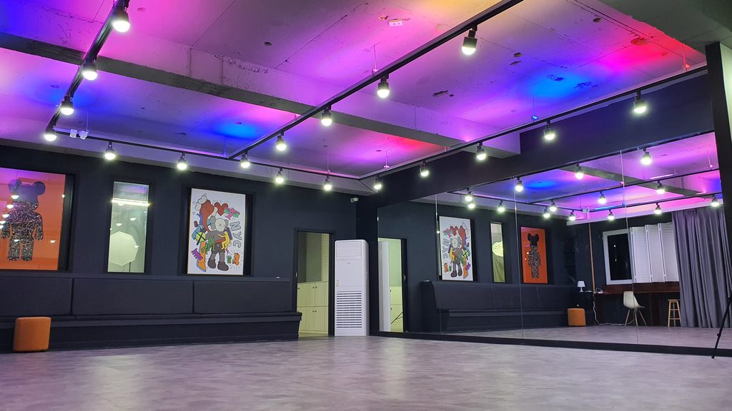 더 아지트 스튜디오