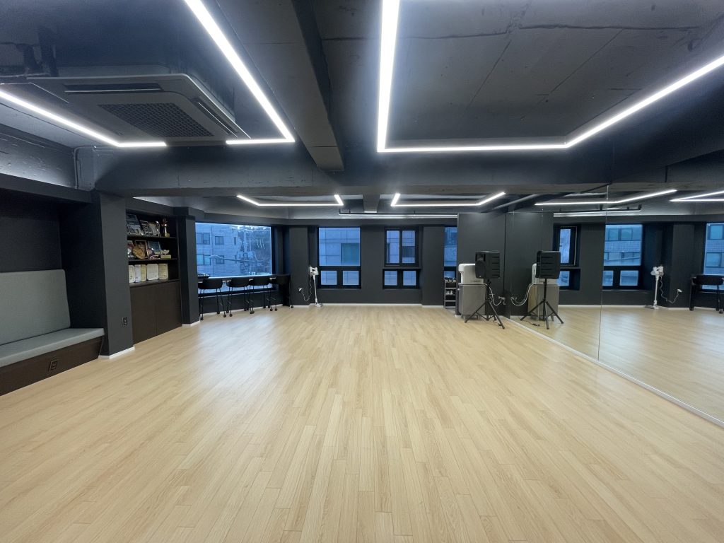 엠비크루 댄스 스튜디오