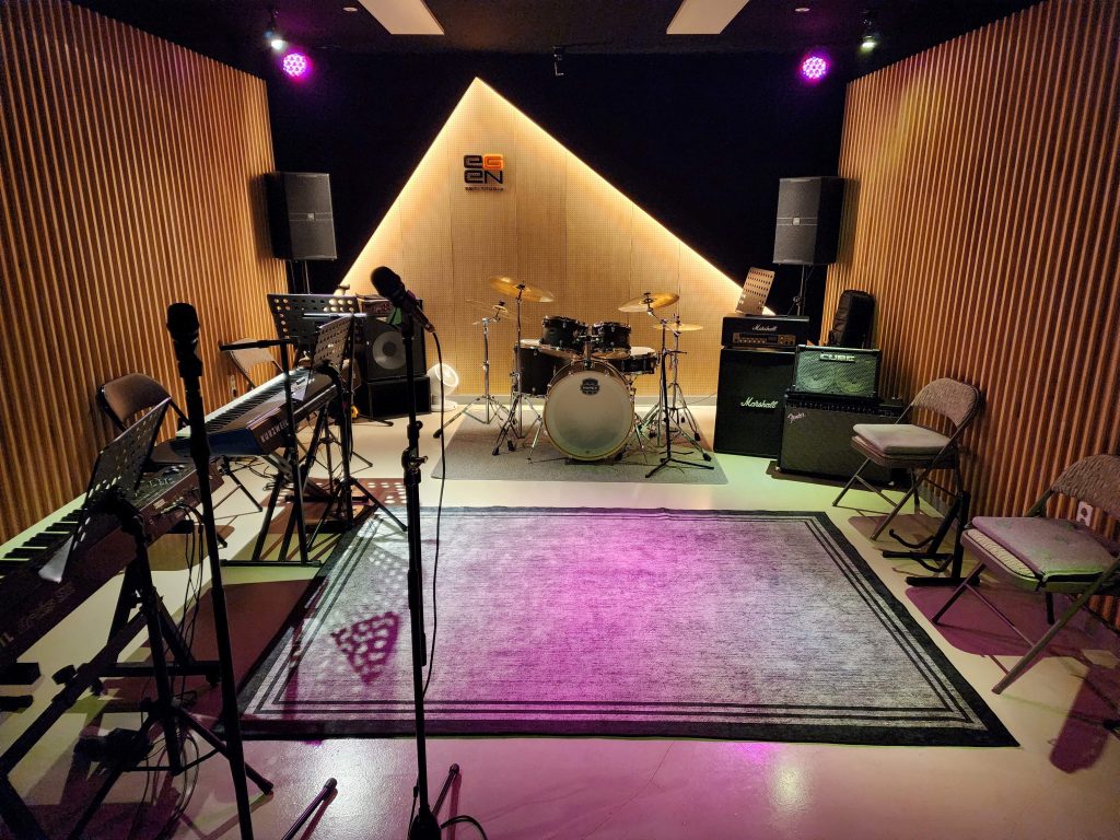 이젠 스튜디오연습실 중앙점 -  연습실