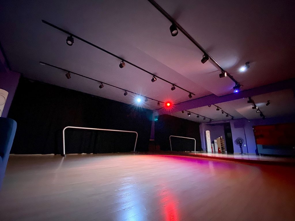 연습실 스튜디오 반 -  연습실