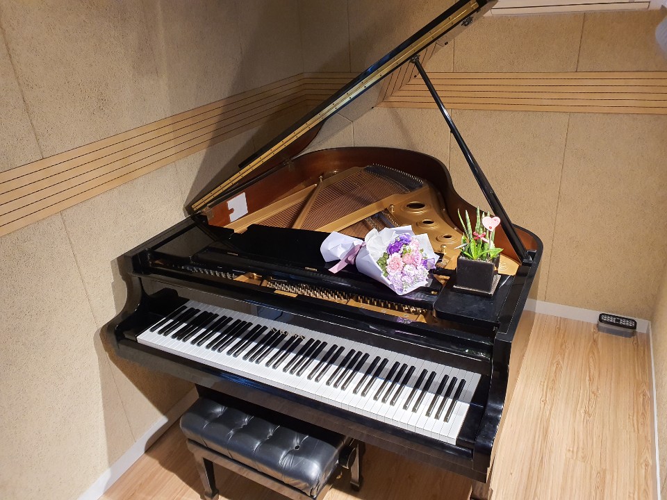 퍼스트피아노연습실 -  연습실