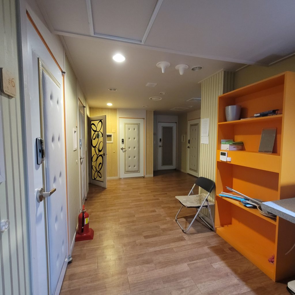 오월 24시 방음방