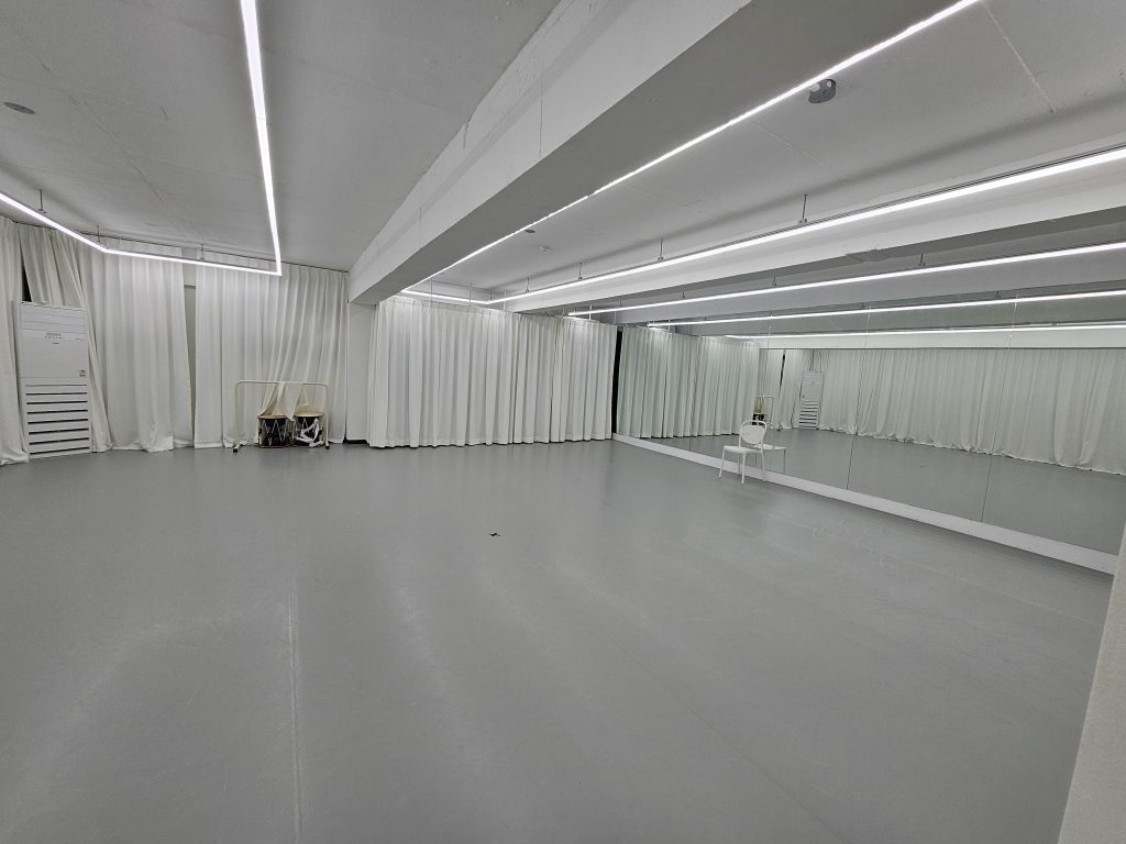 더붓컴퍼니 -  연습실