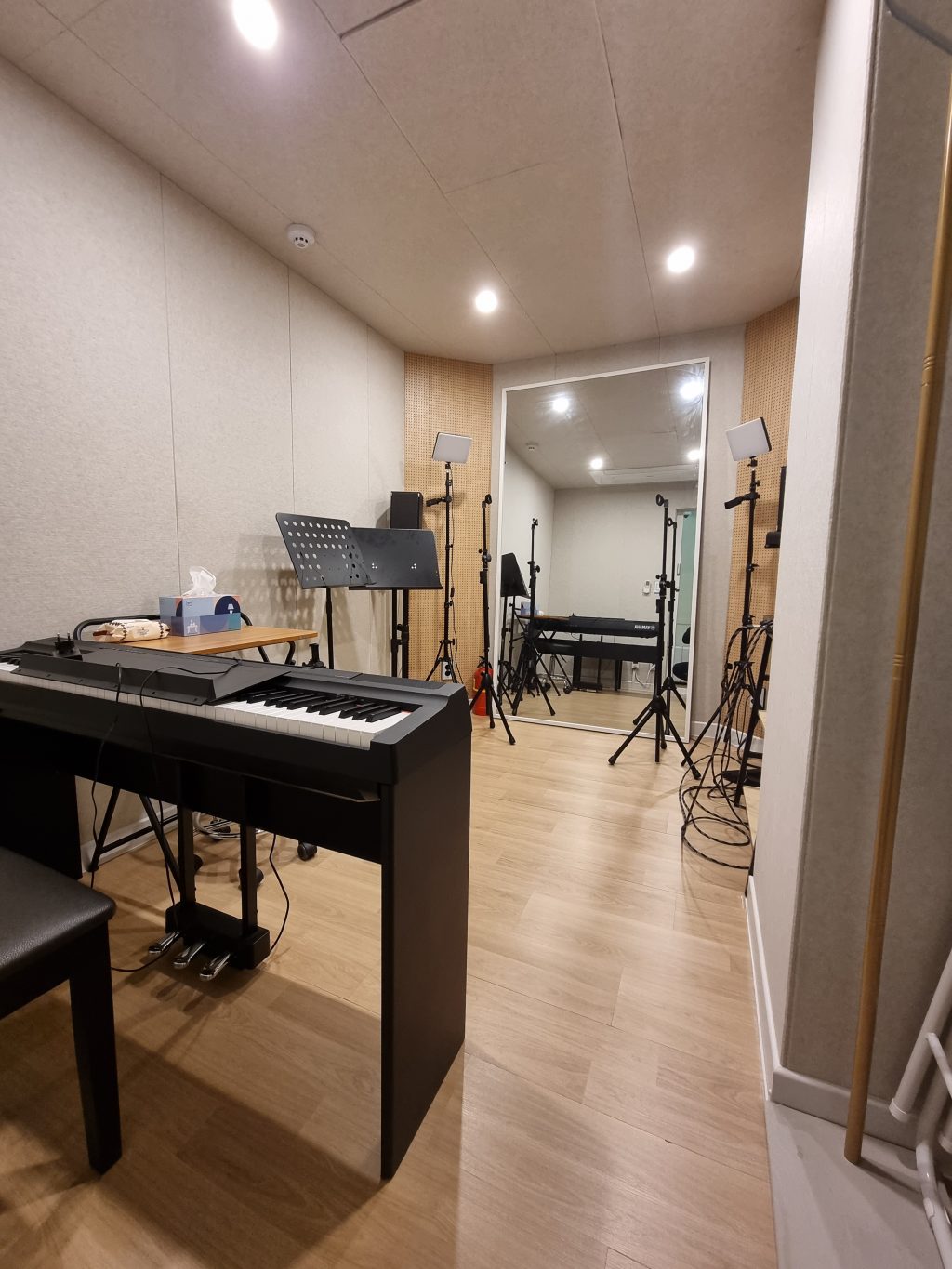 앰엔에이치 음악연습실 -  연습실
